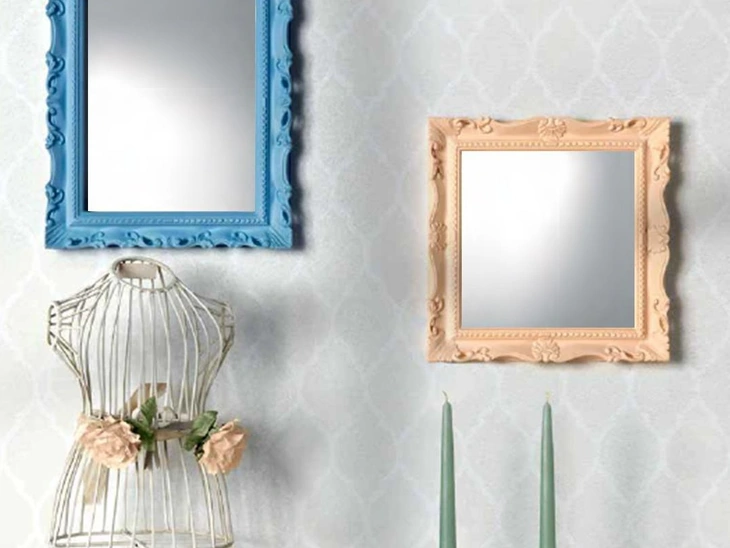 Specchio Adone con cornice in legno laccato de La Vetreria