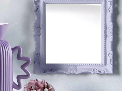 Specchio Adone con cornice in legno laccato de La Vetreria