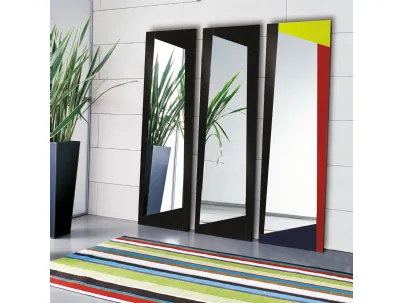 Specchio con cornice in cristallo laccato in quattro colori o monocolore Picasso di La Vetreria