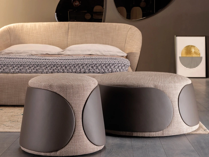 Pouf Mama in tessuto e pelle di Tonin Casa