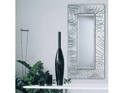Specchio con cornice sagomata in cristallo vetrofusione colore argento Riflessi di La Vetreria