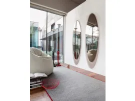 Specchiera ellittica Olmi con cornice in vetro bronzo trasparente di Tonin Casa