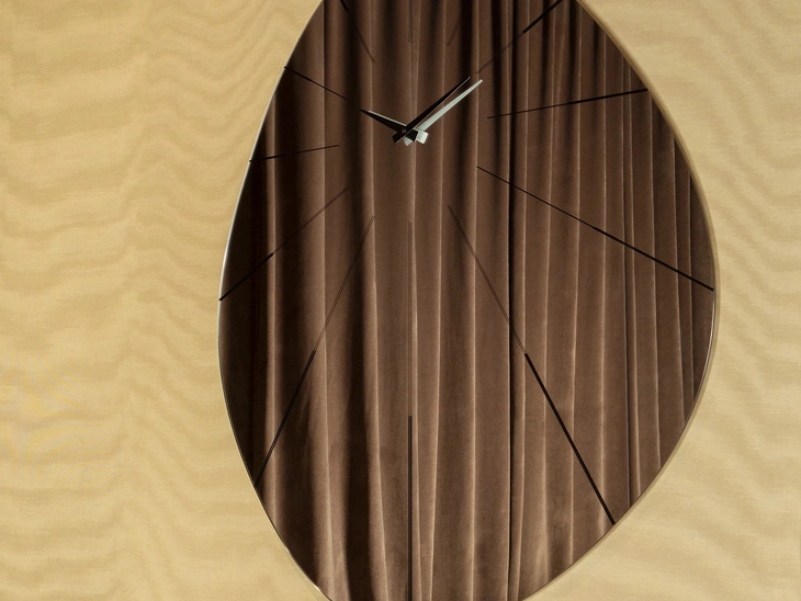 Orologio Enigma in vetro a specchio di Tonin Casa