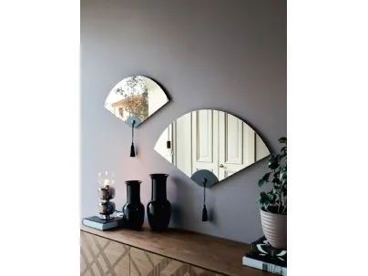Specchio di design Winderly con particolare in legno di Tonin Casa