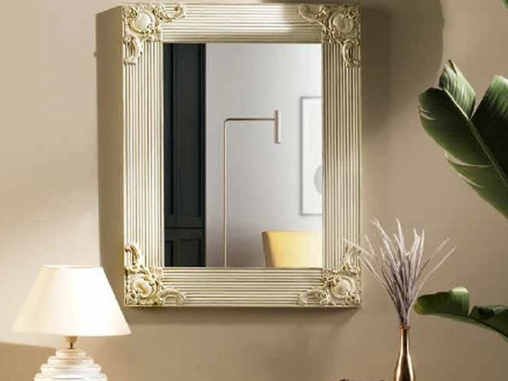 Specchio Vanity con cornice in legno laccato de La Vetreria