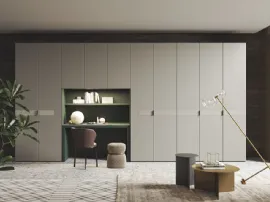Armadio Ante Battenti 12 con scrittoio integrato in laccato opaco con inserti in ecomalta di Morassutti