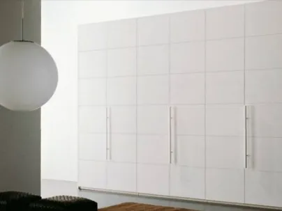 Armadio Levante in rovere laccato bianco di Cam Armadi
