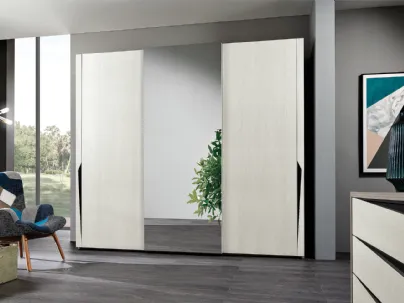 Armadio con ante scorrevoli in legno e anta centrale a specchio Grace Arm013 di MCSMobili