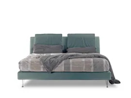 Letto in tessuto con testiera imbottita e piedini in metallo Camelia di Lettissimi