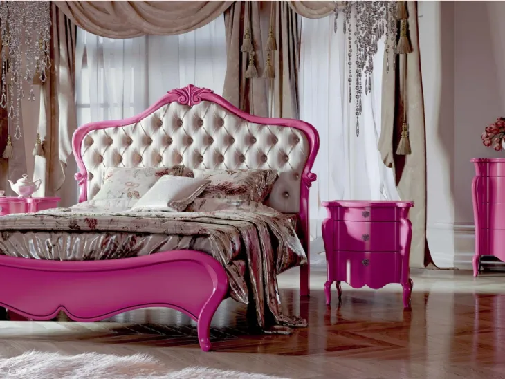 Letto in legno laccato Rosa Fucsia e testiera in ecopelle Corinne di Euro Design