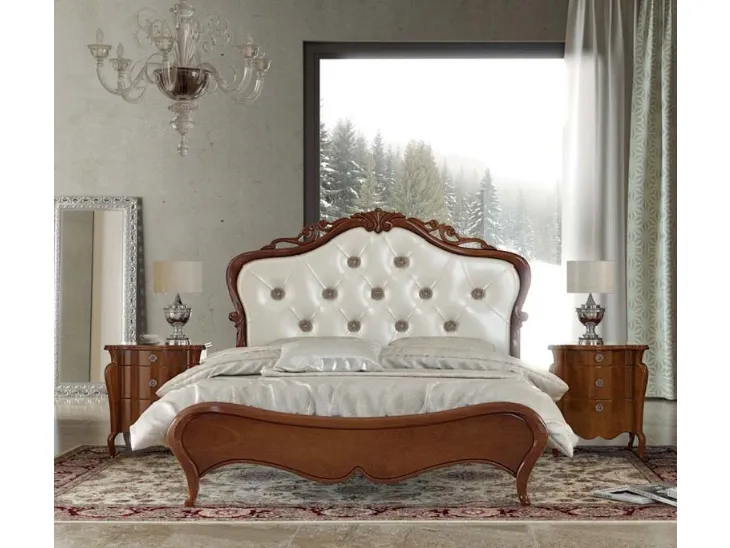 Letto con testiera in ecopelle e legno Corinne Noce di Euro Design