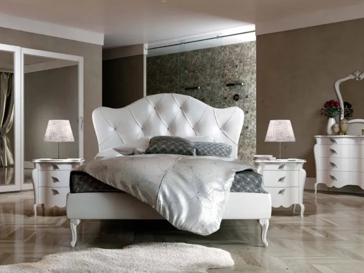 Letto in ecopelle imbottito con bottoni Swarovski Ingrid di Euro Design