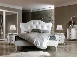 Letto in ecopelle imbottito con bottoni Swarovski Ingrid di Euro Design