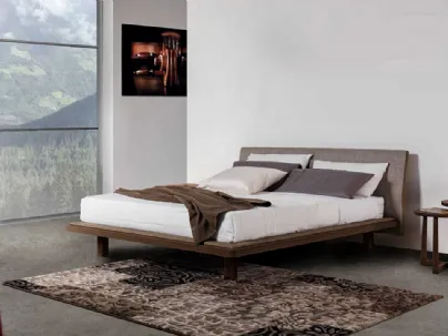 Letto in legno con testiera in tessuto imbottito Khloe di Fratelli Elli