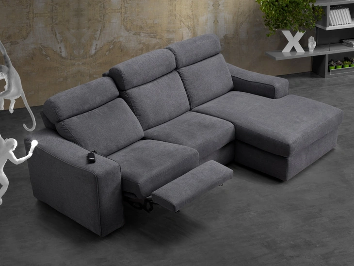 Divano in tessuto con penisola e meccanismo relax elettrico Renè Relax di Excò