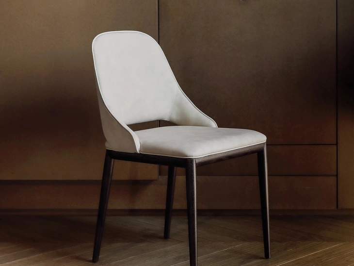 Sedia Malva con seduta rivestita pelle di Tonin Casa