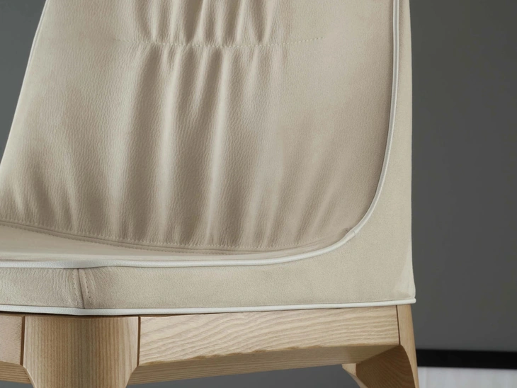 Sgabello in pelle Mivida di Tonin Casa