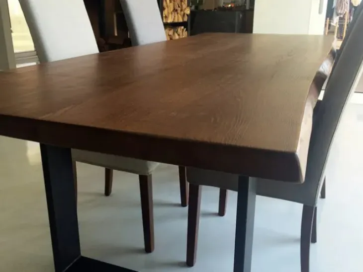 Tavolo Infinity 03 in legno massello con gambe in metallo di Bamart