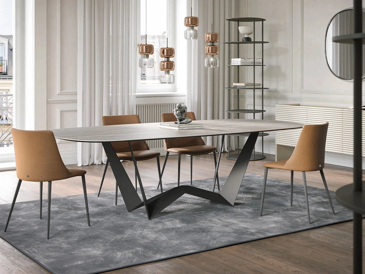 Tavolo Reverse in gres Travertino di Tonin Casa